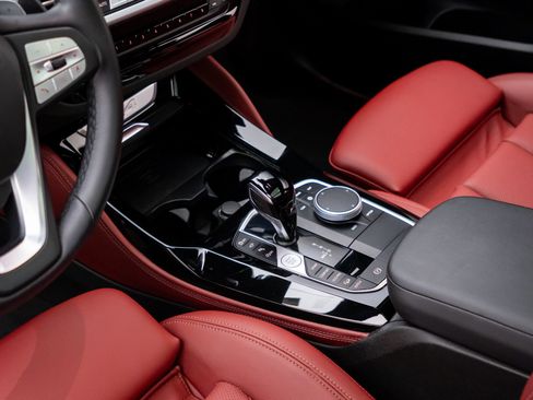 Certified 2025 BMW X4 xDrive30i AWD/4WD image 13
