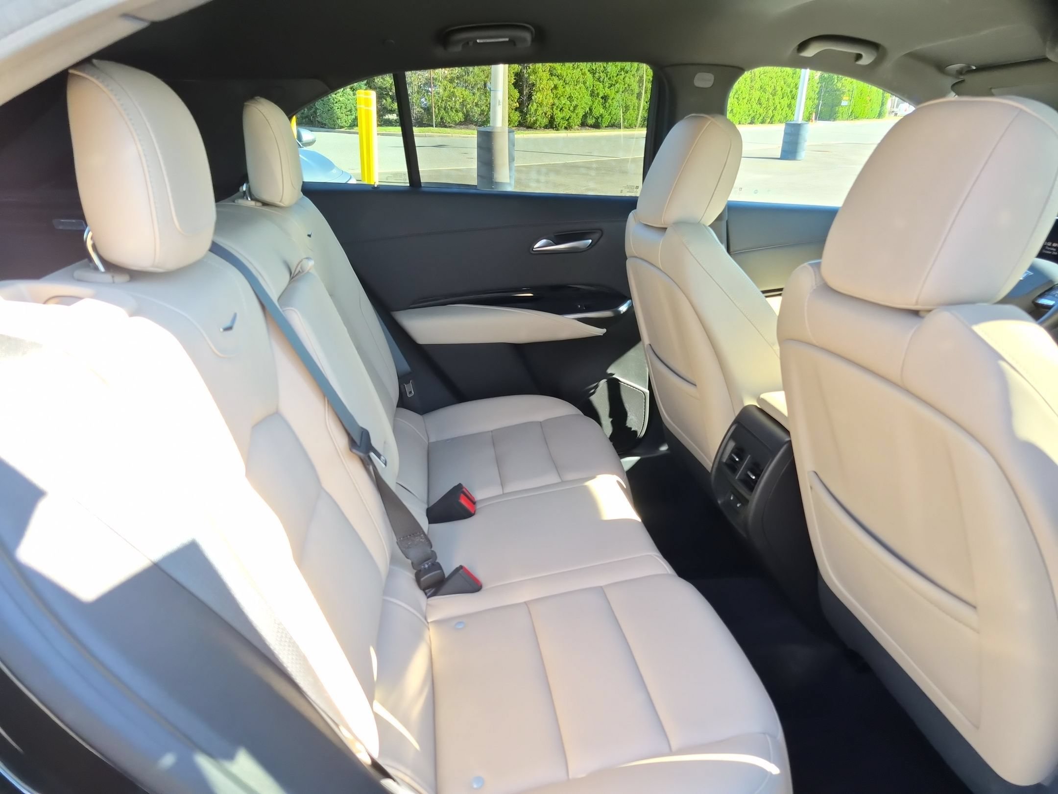 Certified 2024 Cadillac XT4 Luxury w/ Cold Weather Package FWD image 27