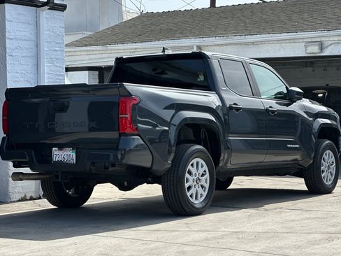 Used 2025 Toyota Tacoma SR5 image 4