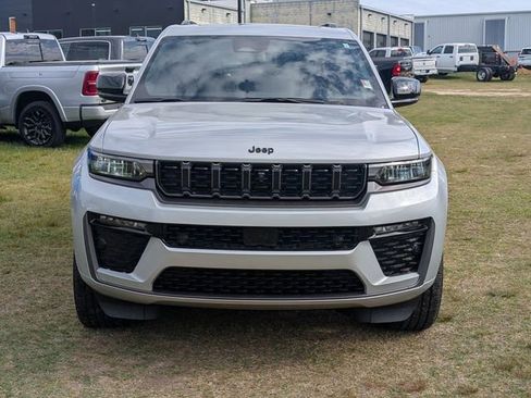 New 2026 Jeep Grand Cherokee Limited AWD/4WD image 3