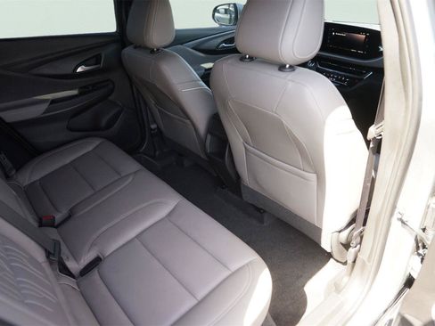 Used 2025 Buick Envista Avenir FWD image 14