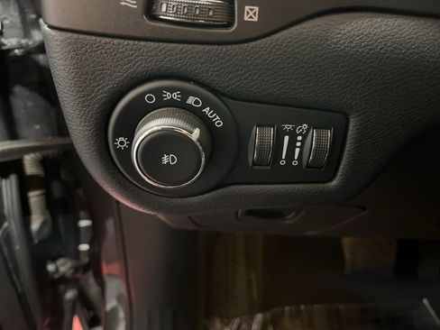 Used 2020 Jeep Cherokee Trailhawk w/ Cold Weather Group AWD/4WD image 6