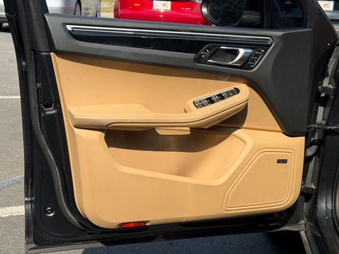 Used 2018 Porsche Macan image 29