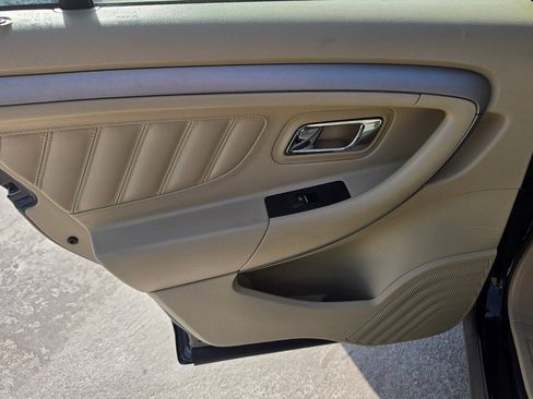 Used 2013 Ford Taurus SE FWD image 21