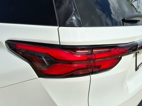 Used 2023 Chevrolet Traverse LT w/ LPO, Cargo Package AWD/4WD image 19