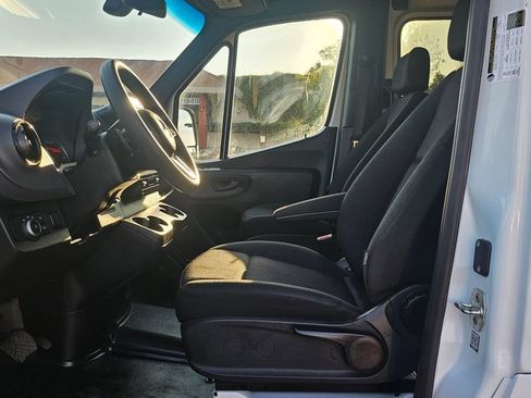 Used 2024 Mercedes-Benz Sprinter 2500 image 25
