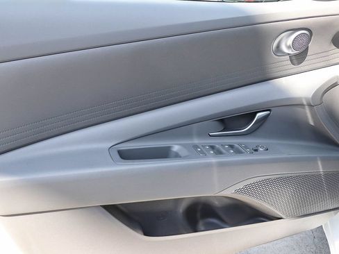 Used 2025 Hyundai Elantra Hybrid FWD image 20