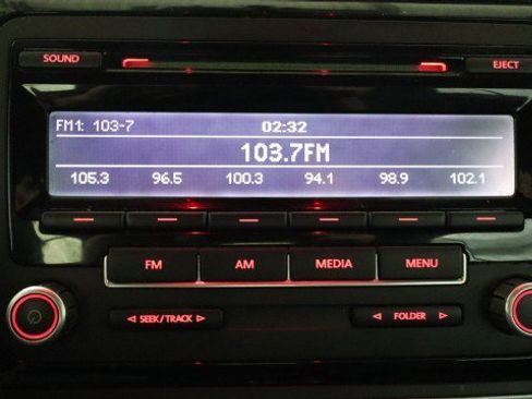 Used 2013 Volkswagen Beetle 2.5 image 13