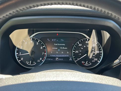 Used 2024 Nissan Titan SV w/ SV Convenience Package image 18