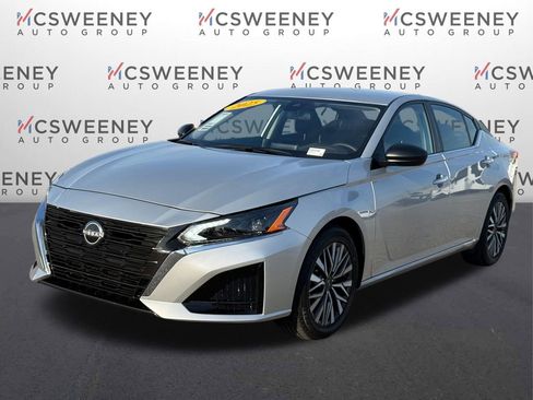 Used 2025 Nissan Altima 2.5 SV image 1