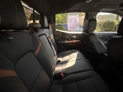 Used 2023 GMC Canyon AT4 w/ AT4 Premium Package AWD/4WD image 7