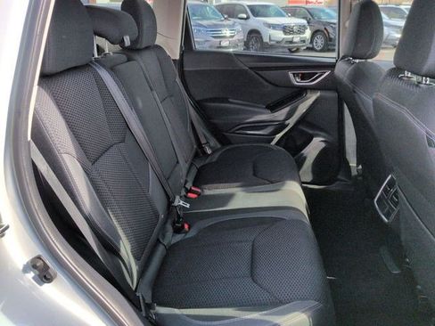 Used 2022 Subaru Forester Premium AWD/4WD image 32