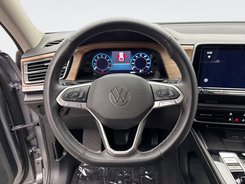 Used 2024 Volkswagen Atlas SE image 12