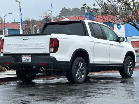 Used 2025 Honda Ridgeline Sport image 3