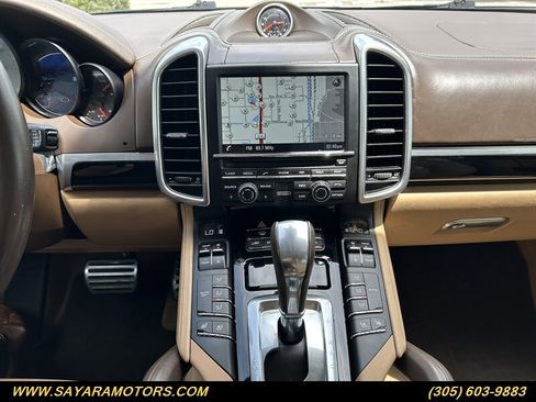 Used 2015 Porsche Cayenne S image 41