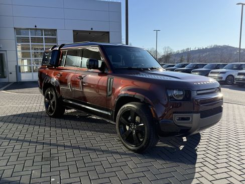 Certified 2024 Land Rover Defender 130 X-Dynamic SE image 3