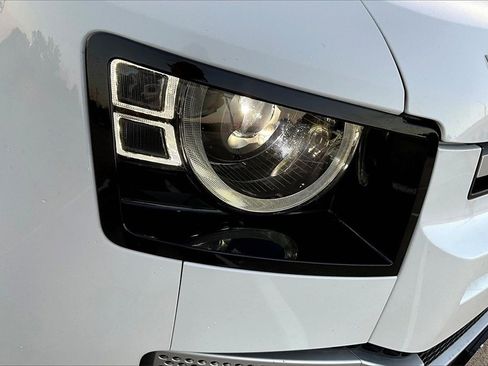 Used 2020 Land Rover Defender 110 SE image 32