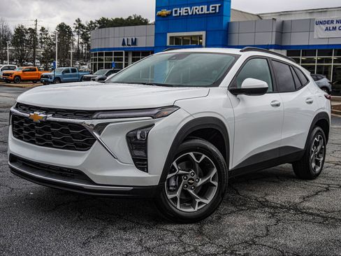 New 2025 Chevrolet Trax LT w/ Driver Confidence Package image 1