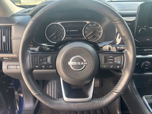 Used 2022 Nissan Pathfinder SL w/ SL Black Package AWD/4WD image 16