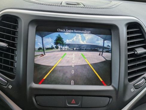 Used 2015 Jeep Cherokee Latitude FWD image 15