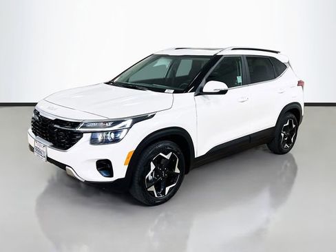 Certified 2025 Kia Seltos EX w/ EX Sunroof Package image 3