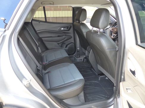 Used 2025 Chevrolet Trax LT w/ Driver Confidence Package image 29