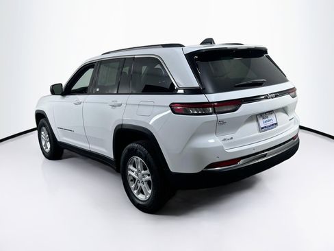 Used 2023 Jeep Grand Cherokee Laredo image 7