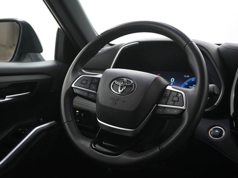 Used 2025 Toyota Highlander XSE image 15