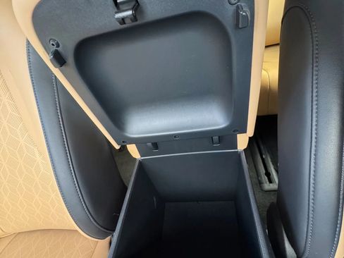 Used 2024 Kia Carnival EX image 40