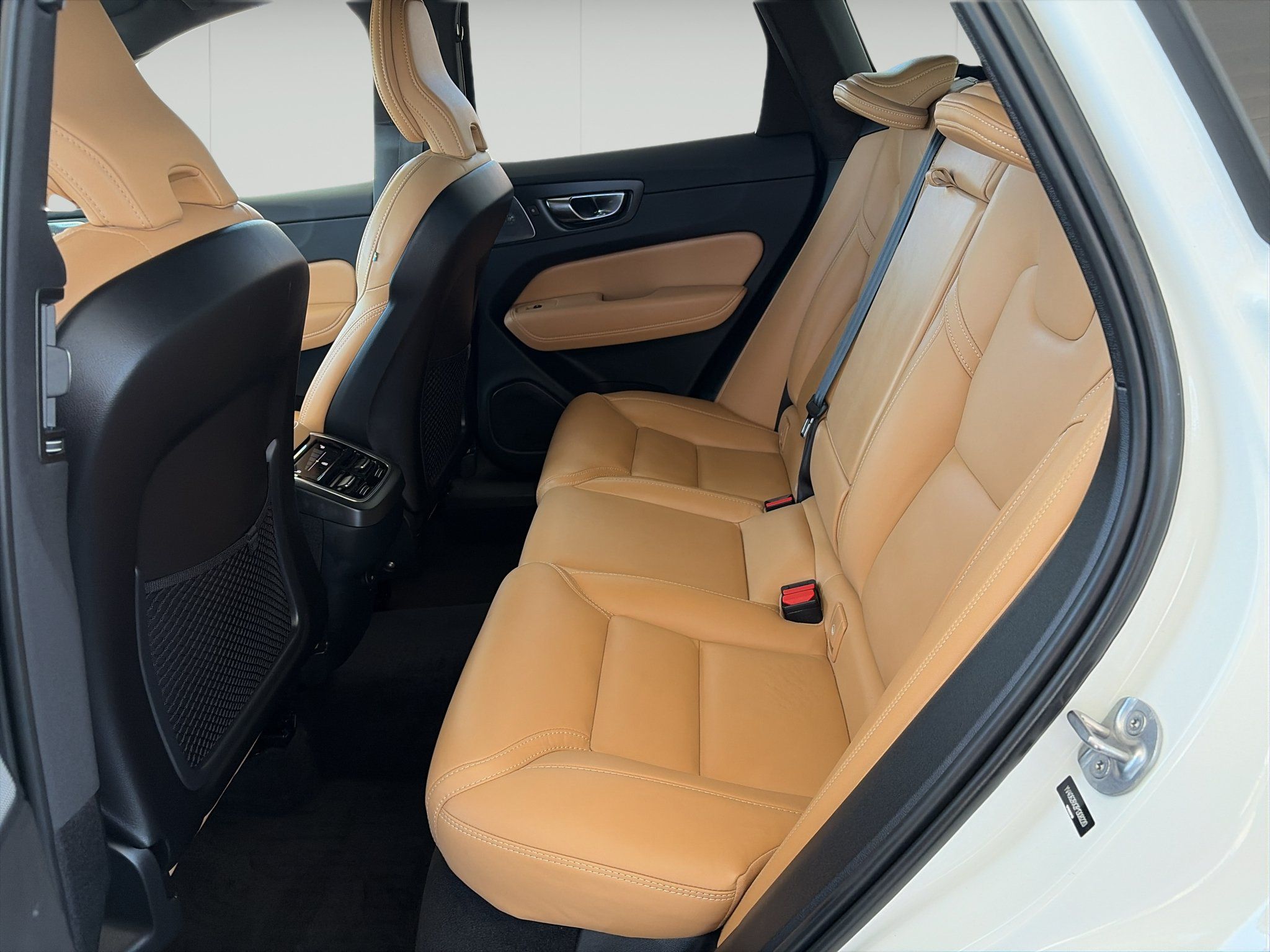 Used 2023 Volvo XC60 B6 Ultimate w/ Protection Package Premier AWD/4WD image 11