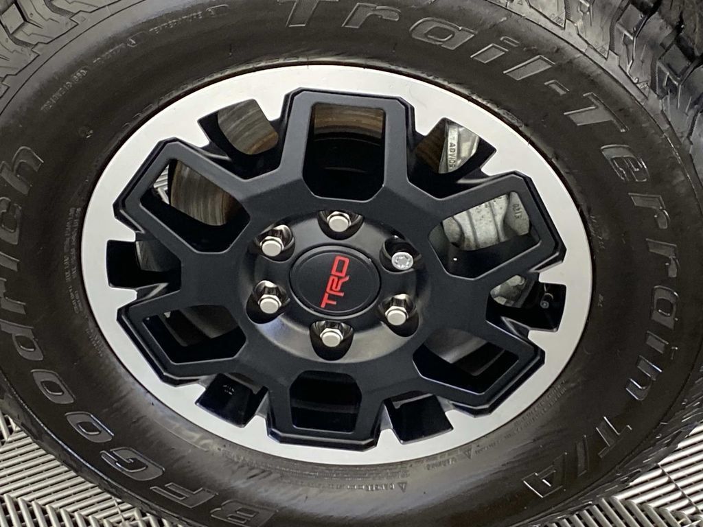 Used 2025 Toyota Tacoma TRD Off-Road AWD/4WD image 25