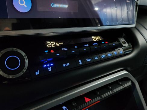 Used 2023 Toyota Tundra Platinum image 36