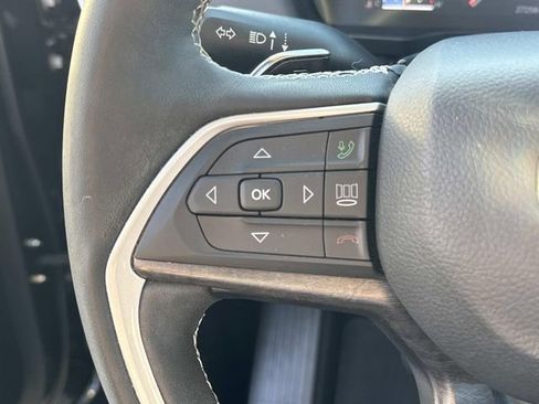 Used 2023 Jeep Grand Cherokee L Limited w/ Luxury Tech Group II image 17