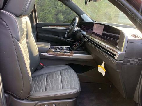 Used 2026 Cadillac Escalade Platinum Sport image 38
