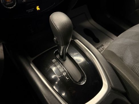 Used 2016 Nissan Rogue SV w/ SV Premium Package image 16