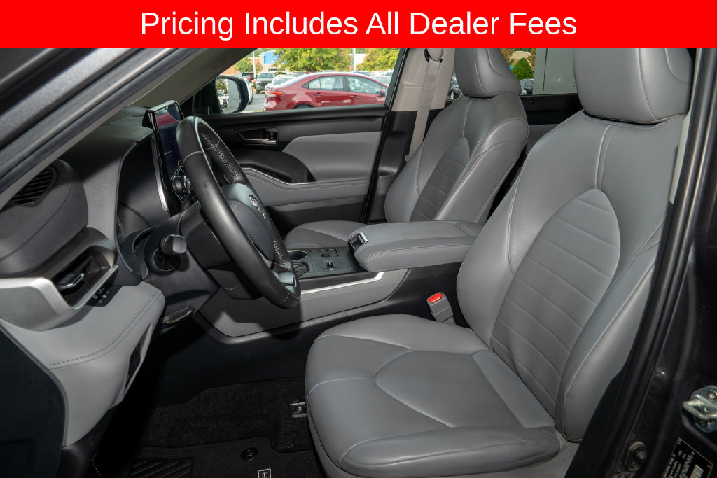 Used 2024 Toyota Highlander XLE FWD image 13