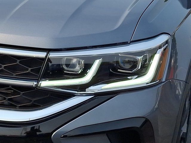 Certified 2022 Volkswagen Taos SEL AWD/4WD image 12