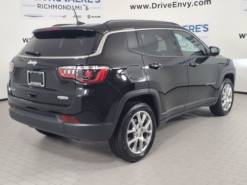 Used 2024 Jeep Compass Latitude AWD/4WD image 4