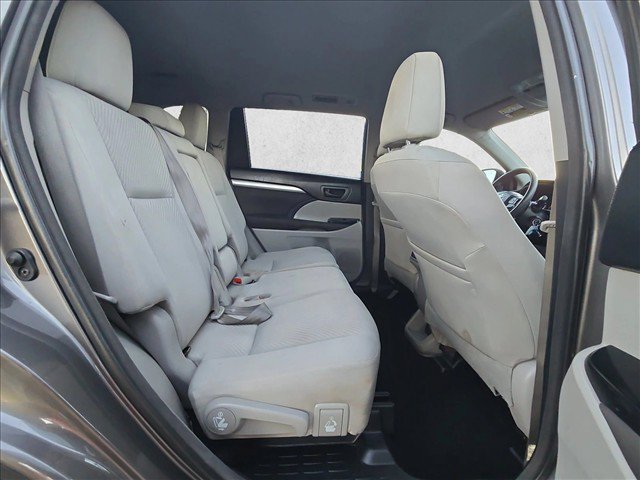 Used 2018 Toyota Highlander LE FWD image 20