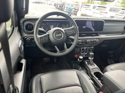 Used 2025 Jeep Wrangler Unlimited Rubicon 4xe w/ Safety Group AWD/4WD image 27
