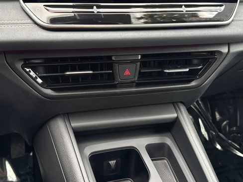 Used 2025 Volkswagen Tiguan SE AWD/4WD image 19