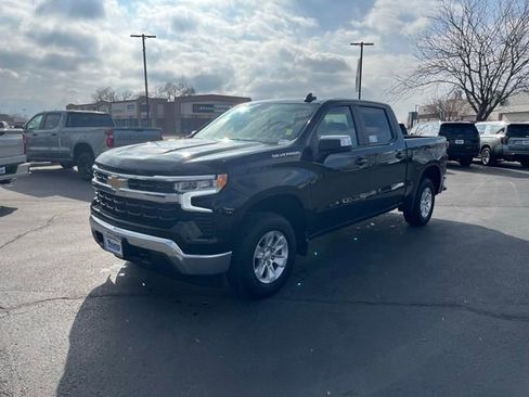 Used 2025 Chevrolet Silverado 1500 LT image 3