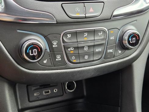 Used 2024 Chevrolet Equinox LT FWD image 32