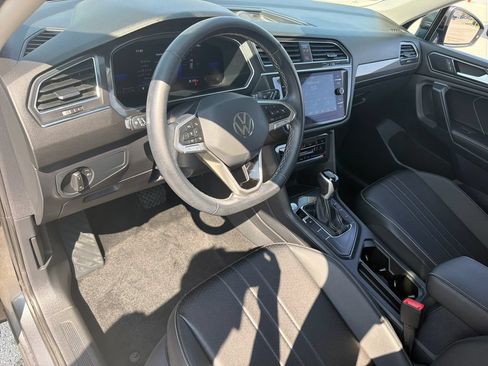 Certified 2023 Volkswagen Tiguan SE FWD image 8