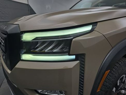 Used 2022 Nissan Frontier PRO-4X image 14