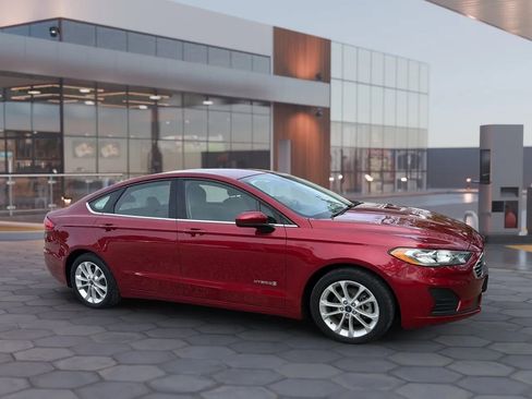 Used 2019 Ford Fusion SE image 16