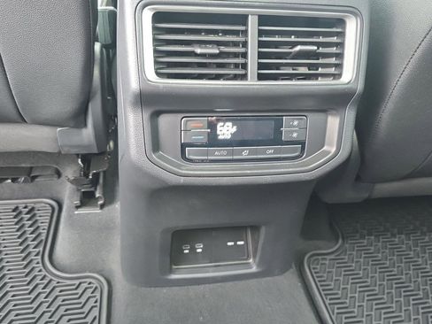 Certified 2025 Volkswagen Atlas SE image 12