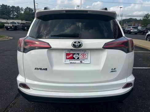 Used 2016 Toyota RAV4 LE AWD/4WD image 4