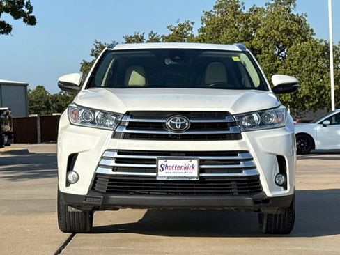 Used 2017 Toyota Highlander Limited FWD image 2