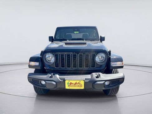 Used 2025 Jeep Gladiator Sport AWD/4WD image 8